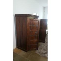 Koloniaal houten computerkast
