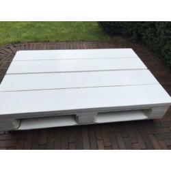 Steigerhouten Pallettafel Wit gelakt op wieltjes (Ibiza)