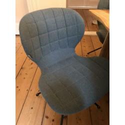 Stoelen (6) merk Zuiver. Blauw.