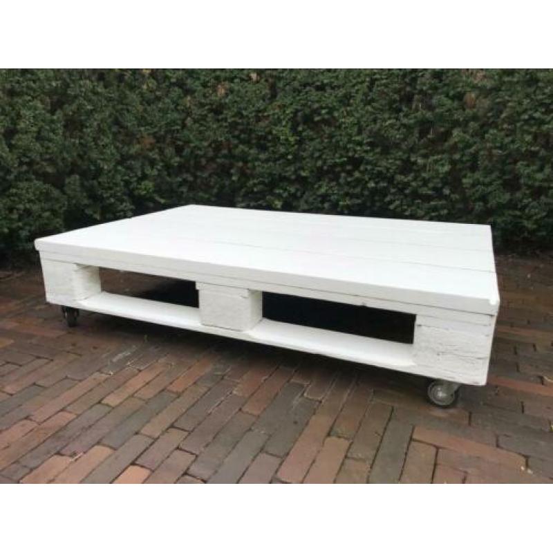 Steigerhouten Pallettafel Wit gelakt op wieltjes (Ibiza)