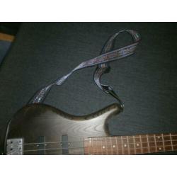 Rok-axe elektrische bass gitaar. black wood - 4 string