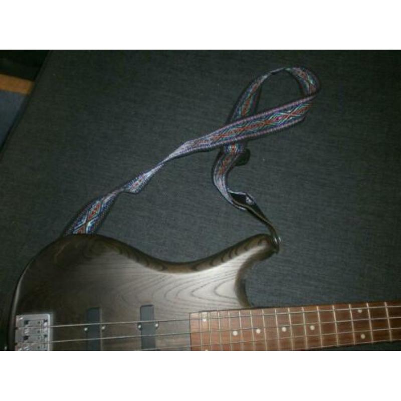 Rok-axe elektrische bass gitaar. black wood - 4 string