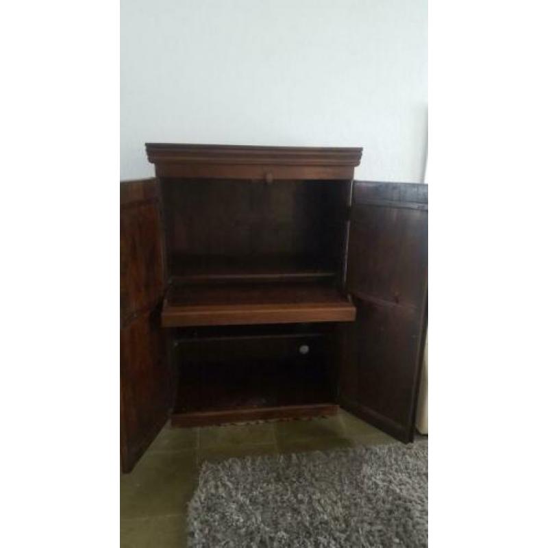 Koloniaal houten computerkast