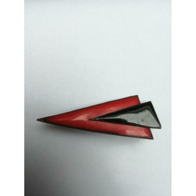 Art deco broches