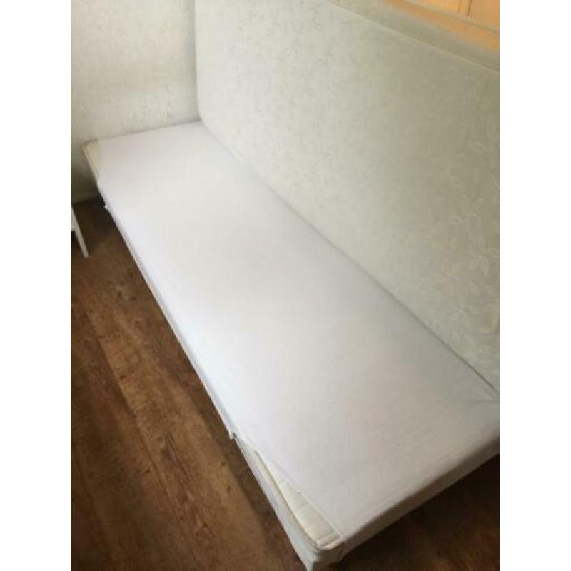 Boxspring met nachtkastjes - gratis ophalen