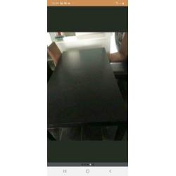 Zwarte uitschuifbare eettafel