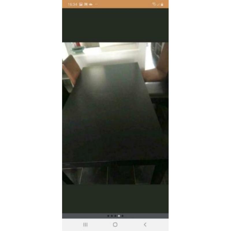 Zwarte uitschuifbare eettafel