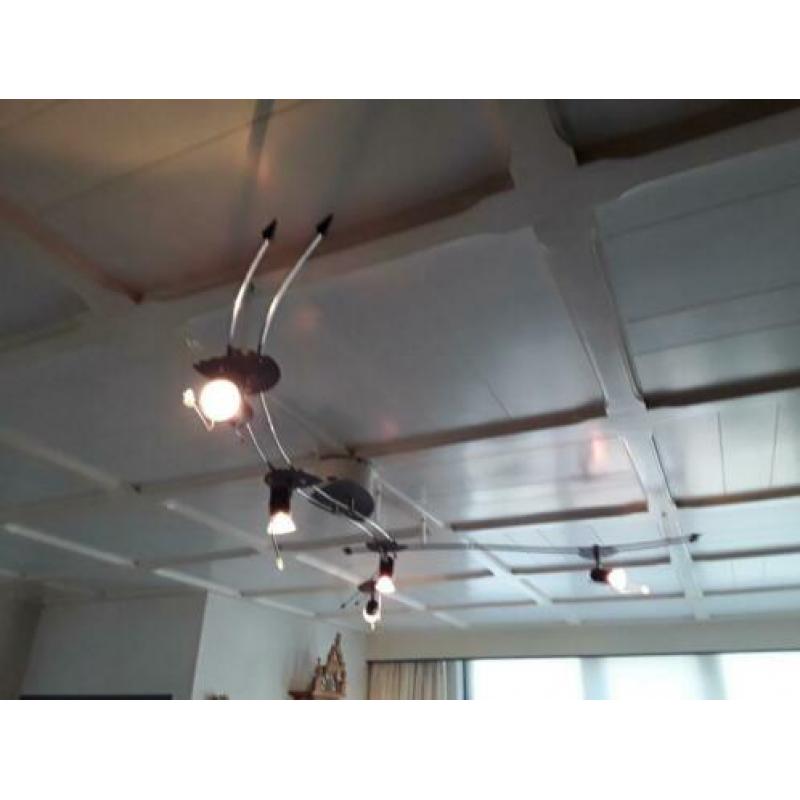 Te koop, moderne en aparte plafon verlichting.