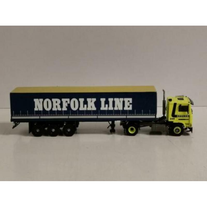 Volvo F10 HAUKES met classic zeiltrailer WSI