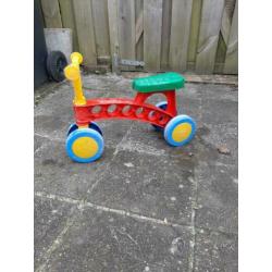 Loopfietsje, driewieler en 2 voertuigjes