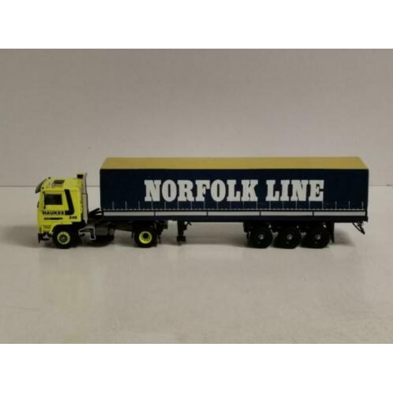 Volvo F10 HAUKES met classic zeiltrailer WSI