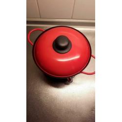 2 nieuwe wokpannetjes met deksel in doos