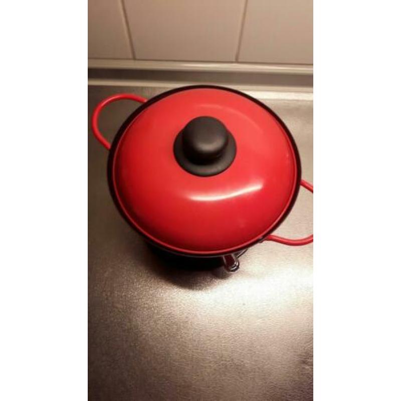 2 nieuwe wokpannetjes met deksel in doos