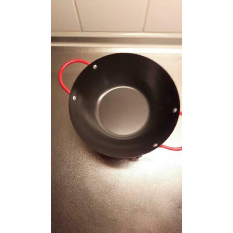2 nieuwe wokpannetjes met deksel in doos