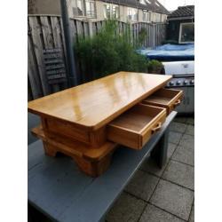 massief eiken gelakte salon tafel