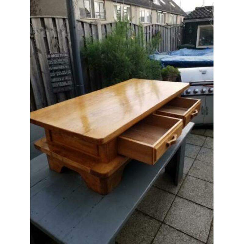 massief eiken gelakte salon tafel