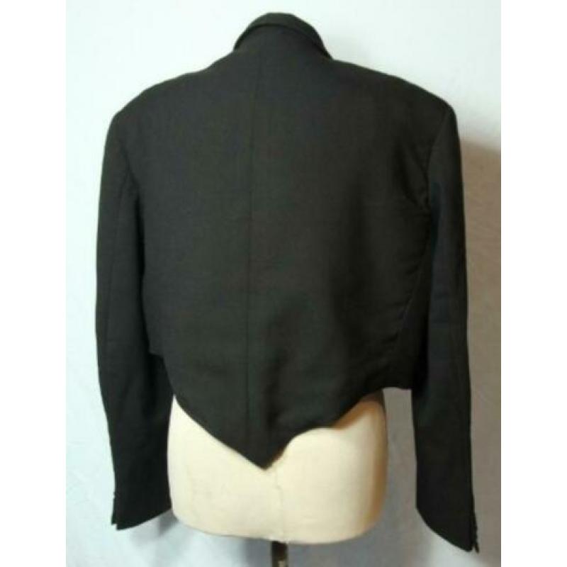 ouderwets zwart ,kort Colbert, mt. 48, super mooi model