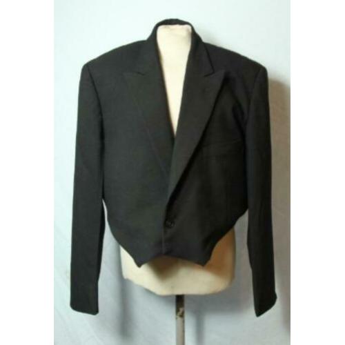 ouderwets zwart ,kort Colbert, mt. 48, super mooi model