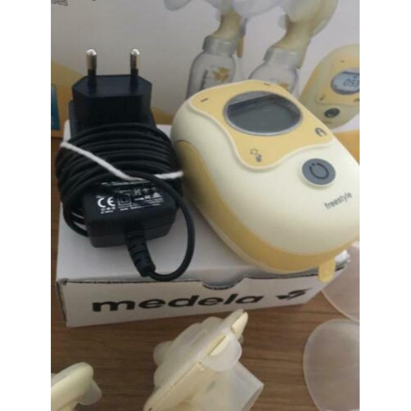 Medela Freestyle elek dubbele kolf. Compleet met tas