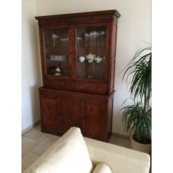 Mooie teakhouten kast in teak/mahonie kleur