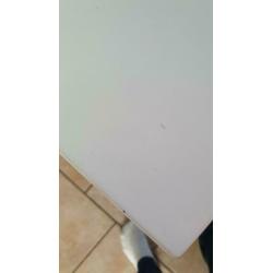 witte tafel.