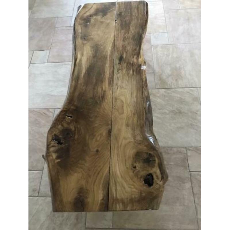 Een mooie salontafel van epoxy