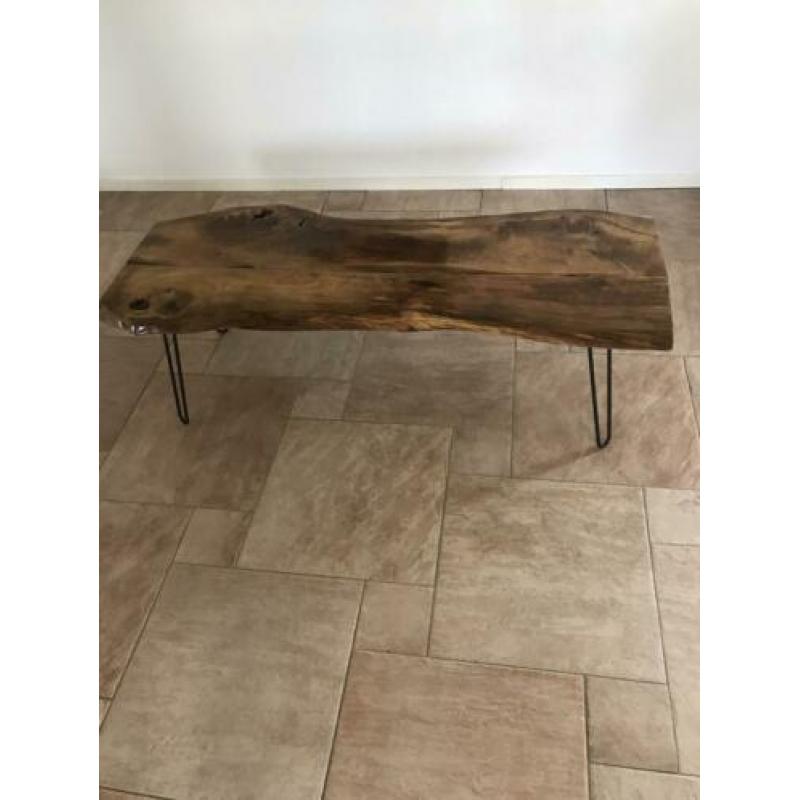 Een mooie salontafel van epoxy