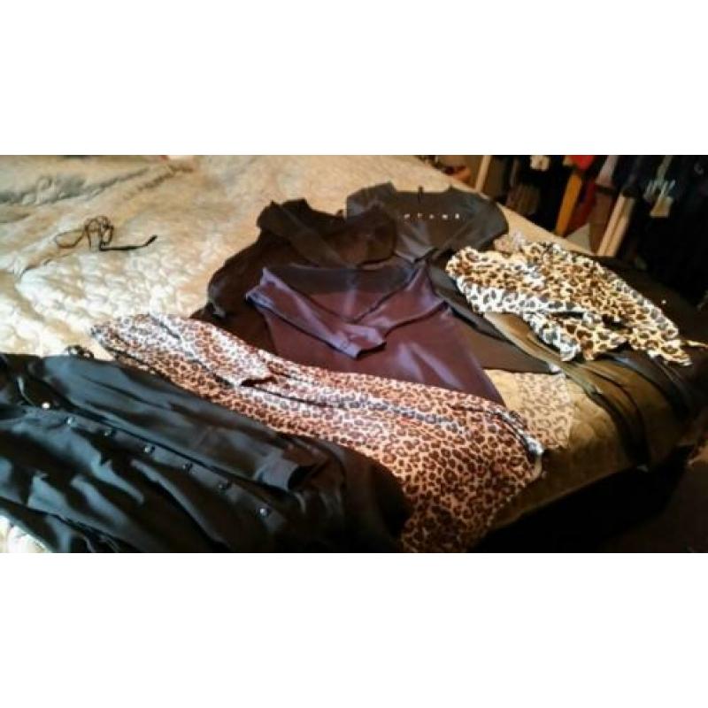 Te koop een pakket zeer weinig gedragen kleding. Maat s/xs