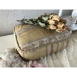 ??oude Franse kussen gevuld met stro vleugje brocante ??