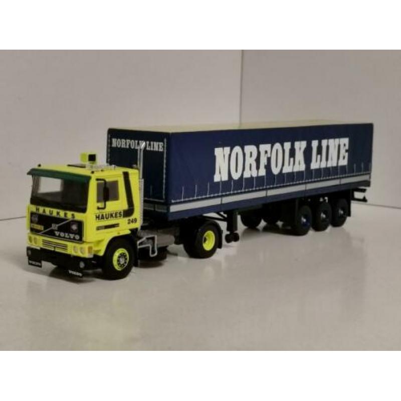 Volvo F10 HAUKES met classic zeiltrailer WSI