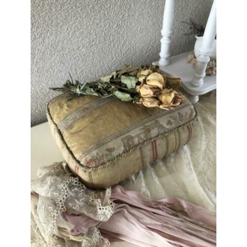 ??oude Franse kussen gevuld met stro vleugje brocante ??