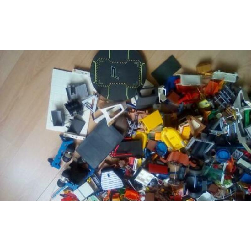 Playmobil onderdelen.