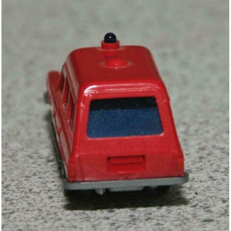 Mercedes 200 brandweerambulance. Producent: Wiking.