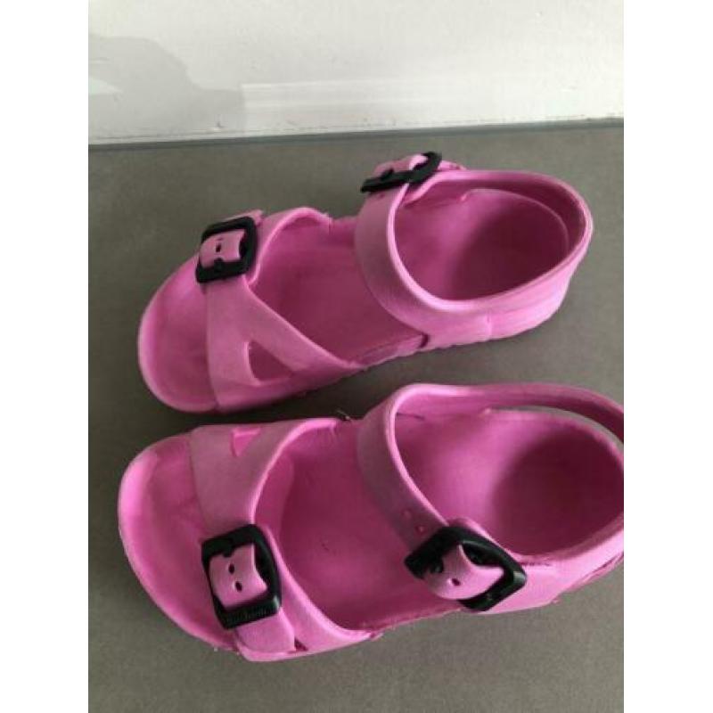 Roze sandaaltjes/waterschoentjes maat 27