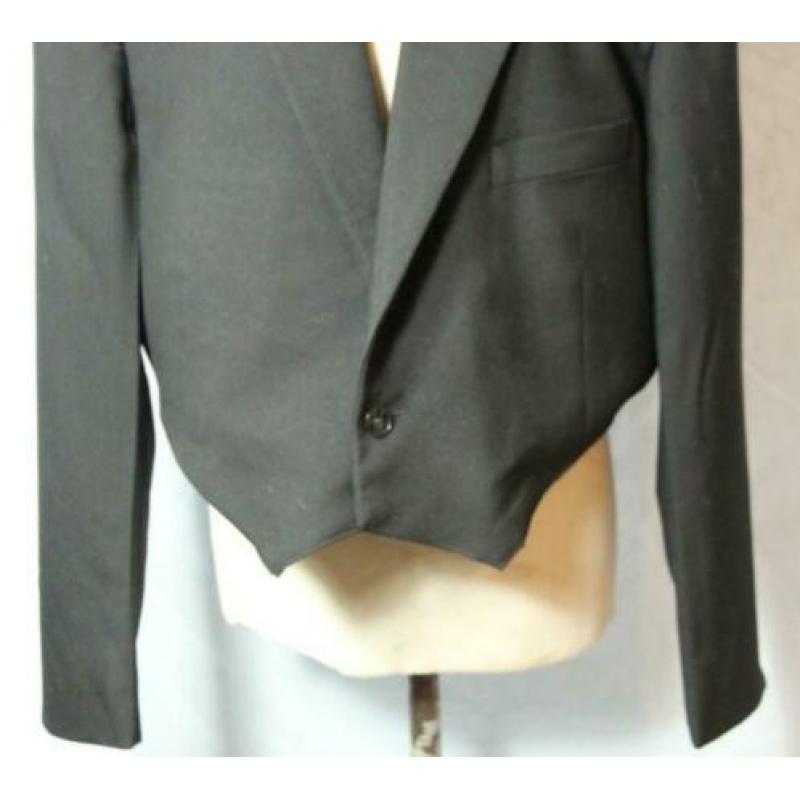 ouderwets zwart ,kort Colbert, mt. 48, super mooi model
