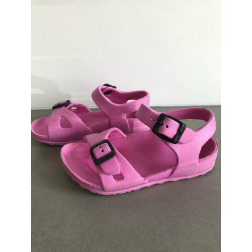 Roze sandaaltjes/waterschoentjes maat 27
