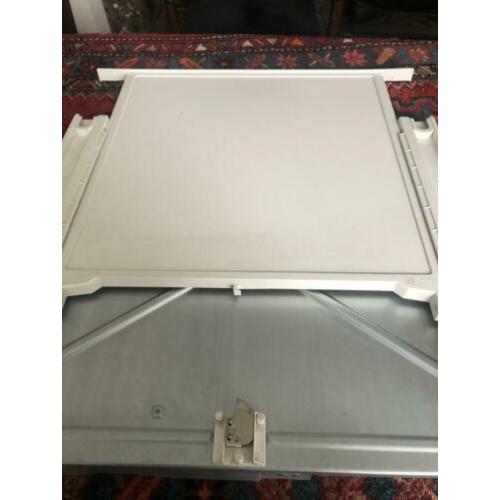 Miele tussen plank lade