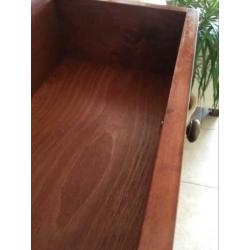 Mooie teakhouten kast in teak/mahonie kleur