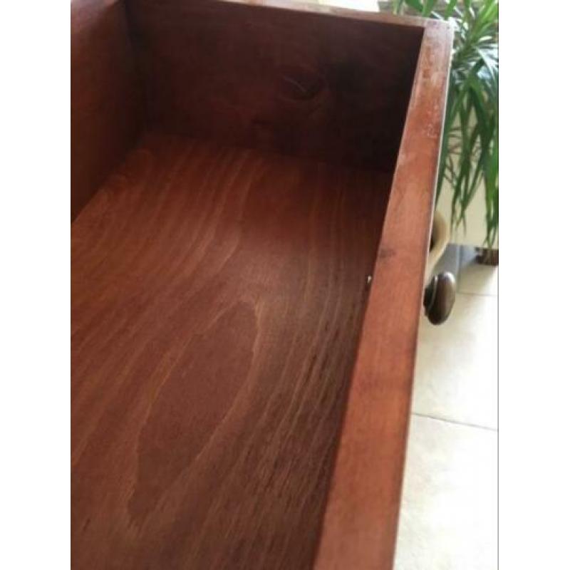 Mooie teakhouten kast in teak/mahonie kleur