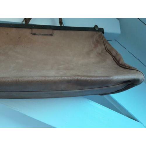 Vintage dokterstas/ leer/ de beugel is 45 cm breed/ H 28 cm