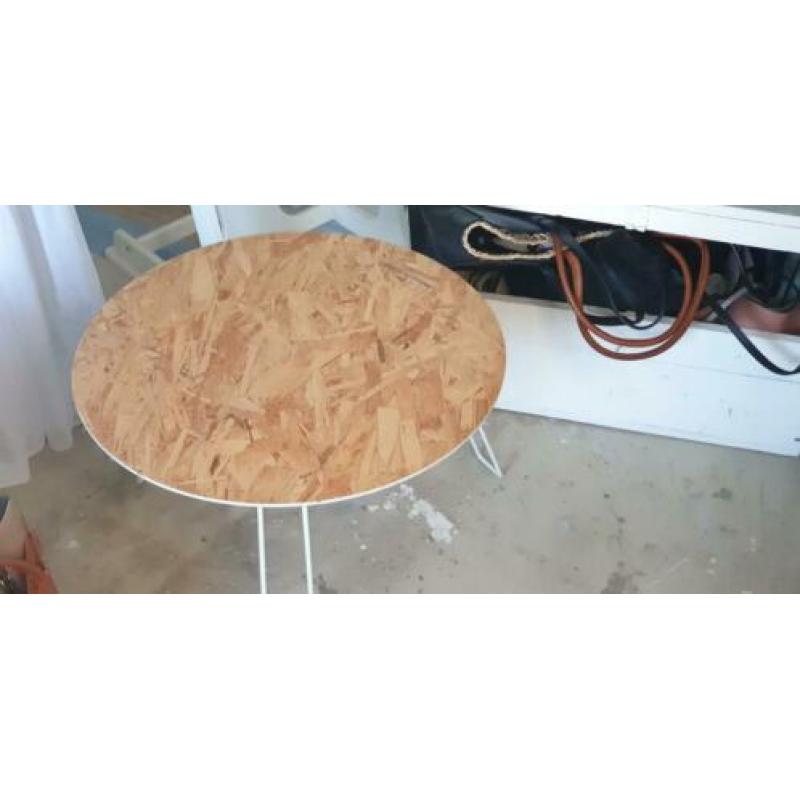 2 Hippe ronde Scandinavisch look tafels bijna gratis