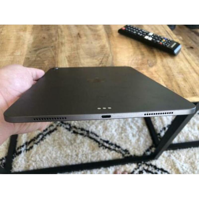 Ipad pro 11 inch zgan inc logitech keyboard 64gb
