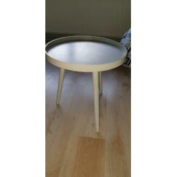 2 Hippe ronde Scandinavisch look tafels bijna gratis
