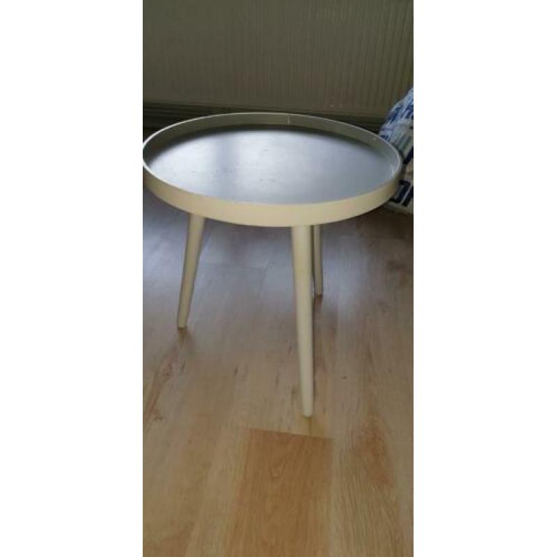 2 Hippe ronde Scandinavisch look tafels bijna gratis