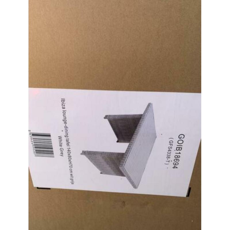 Nieuw in doos tuintafel