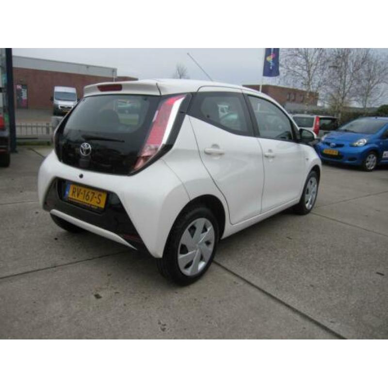 Toyota Aygo 1.0 VVT-i x-play