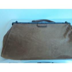 Vintage dokterstas/ leer/ de beugel is 45 cm breed/ H 28 cm