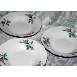 3 Brocante schaaltjes kommen roosjes made in China (1163)