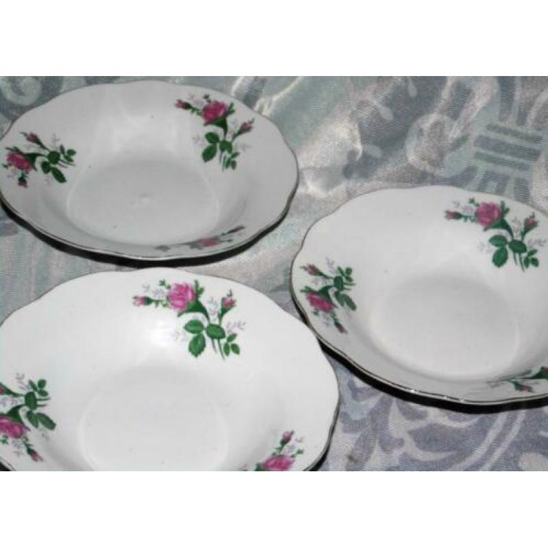3 Brocante schaaltjes kommen roosjes made in China (1163)