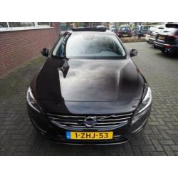 Volvo V60 2.4 D6 AWD Plug-In Hybrid Summum € 13.940,00